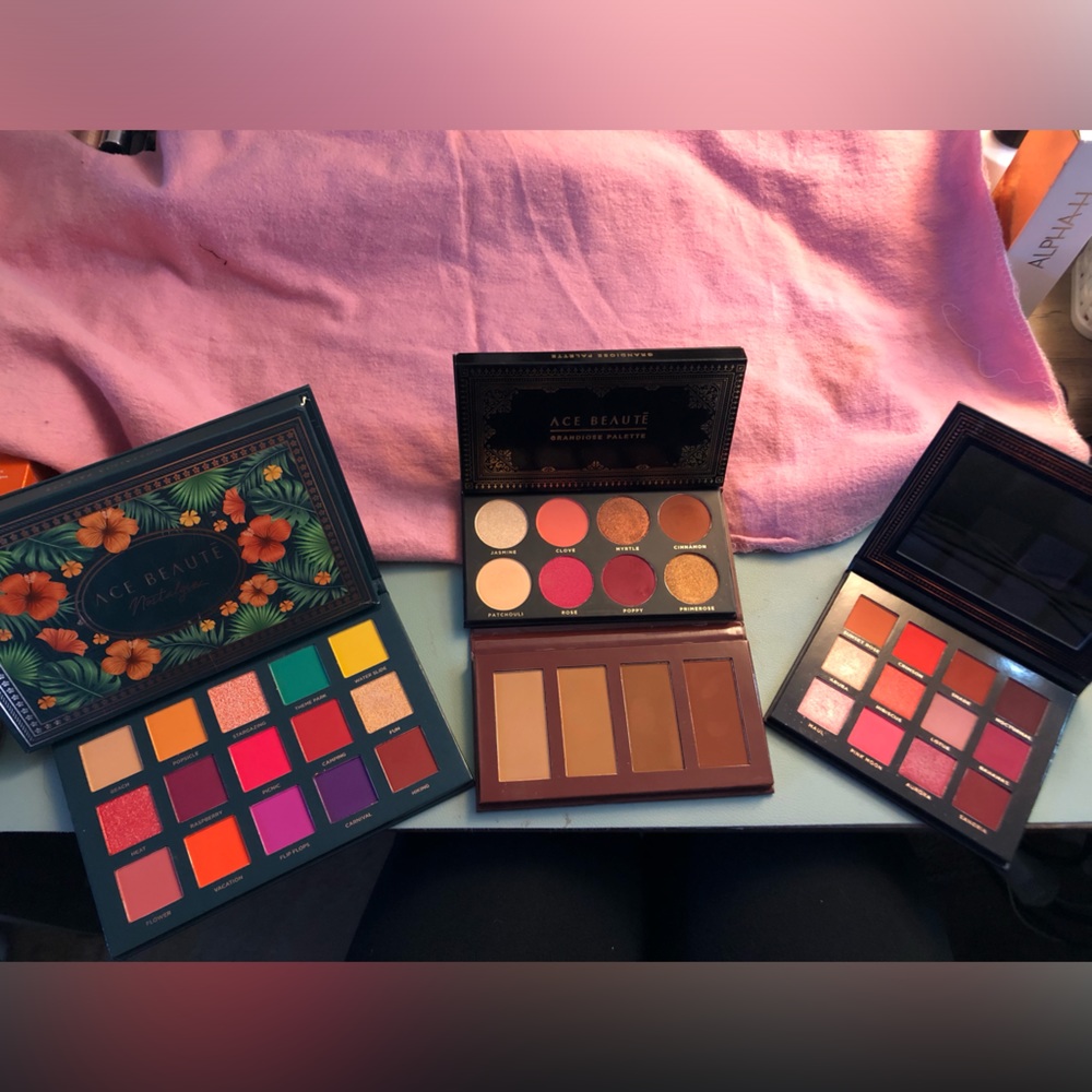 Ace Beaute Bundle 3 Eyeshadow Pallets 1 bronzer/contour pallett bundle